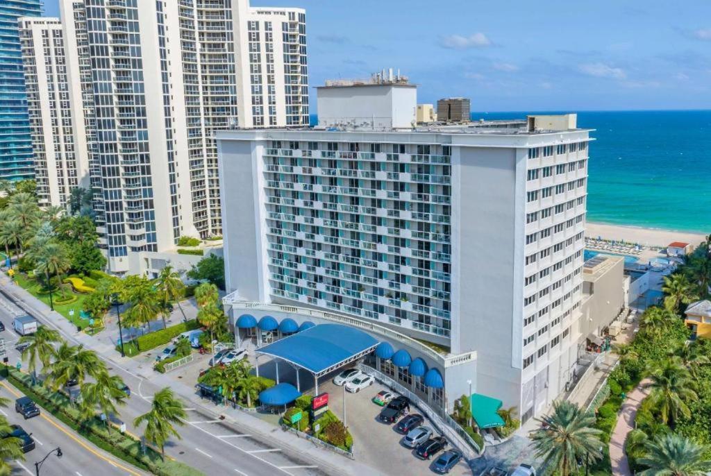 Departamento Sobre La Playa Con Vista A La Collins Ave Sunny Isles Beach Exterior photo